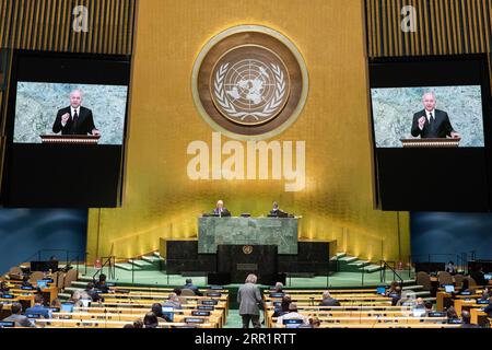 200923 -- NATIONS UNIES, le 23 septembre 2020 -- le président irakien Barham Salih prononce sur les écrans un discours lors du débat général de la 75e session de l'Assemblée générale des Nations Unies au siège de l'ONU à New York, le 23 septembre 2020. Le débat général de la 75e session de l'Assemblée générale des Nations Unies est entré dans la deuxième journée mercredi. /Document via Xinhua NATIONS UNIES-ASSEMBLÉE GÉNÉRALE-DÉBAT GÉNÉRAL-DEUXIÈME JOUR EskinderxDebebe/UNxPhoto PUBLICATIONxNOTxINxCHN Banque D'Images