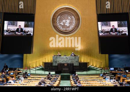 200924 -- NATIONS UNIES, 24 septembre 2020 -- le président slovène Borut Pahor prononce un discours sur les écrans lors du débat général de la 75e session de l'Assemblée générale des Nations Unies par vidéo au siège de l'ONU à New York, le 24 septembre 2020. Le débat général de la 75e session de l'Assemblée générale des Nations Unies est entré jeudi dans la troisième journée. Eskinder Debebe/photo ONU/document via Xinhua NATIONS UNIES-ASSEMBLÉE GÉNÉRALE-DÉBAT-TROISIÈME JOUR WangxYingtonglian/UNPhoto/EskinderDebebe PUBLICATIONxNOTxINxCHN Banque D'Images