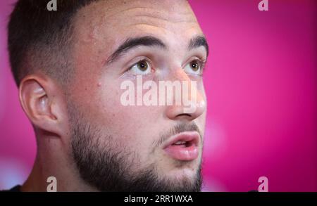 Tubize, Belgique. 06 septembre 2023. Le Belge Zeno Debast photographié lors d'une conférence de presse de l'équipe nationale belge de football Red Devils, mercredi 06 septembre 2023, au siège de la Royal Belgian football Association RBFA à Tubize. Les Devils affronteront l'Azerbaïdjan et l'Estonie plus tard ce mois-ci. BELGA PHOTO VIRGINIE LEFOUR crédit : Belga News Agency/Alamy Live News Banque D'Images
