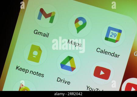 Applications Google, Gmail, cartes, Calendrier, conserver des notes, lecteur et écran YouTube du téléphone Pixel android Banque D'Images