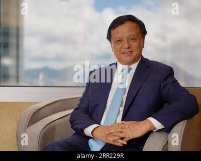 200929 -- HONG KONG, 29 septembre 2020 -- une photo prise le 18 juin 2020 montre Charles Li, directeur général de Hong Kong Exchanges et Clearing Limited HKEX, donnant une interview exclusive à Xinhua à Hong Kong, dans le sud de la Chine. POUR ALLER AVEC Charles Li à la retraite anticipée de HKEX directeur général CHINE-HONG KONG-HKEX-CHARLES LI-RETRAITE CN WangxShen PUBLICATIONxNOTxINxCHN Banque D'Images