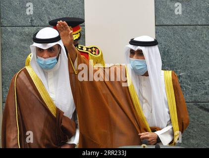 200930 -- KOWEÏT, 30 septembre 2020 -- Sheikh Nawaf Al-Ahmad Al-Jaber Al-Sabah R se prépare à prêter serment devant l'Assemblée nationale à Koweït, Koweït, le 30 septembre 2020. Cheikh Nawaf Al-Ahmad Al-Jaber Al-Sabah a prêté serment devant l'Assemblée nationale mercredi pour devenir le 16e émir du Koweït. KOWEÏT-KOWEÏT VILLE-NOUVEAU EMIR-OATH-TAKING XINHUA PUBLICATIONXNOTXINXCHN Banque D'Images