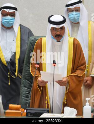 200930 -- KOWEÏT, le 30 septembre 2020 -- Sheikh Nawaf Al-Ahmad Al-Jaber Al-Sabah prête serment devant l'Assemblée nationale à Koweït, Koweït, le 30 septembre 2020. Cheikh Nawaf Al-Ahmad Al-Jaber Al-Sabah a prêté serment devant l'Assemblée nationale mercredi pour devenir le 16e émir du Koweït. KOWEÏT-KOWEÏT VILLE-NOUVEAU EMIR-OATH-TAKING XINHUA PUBLICATIONXNOTXINXCHN Banque D'Images