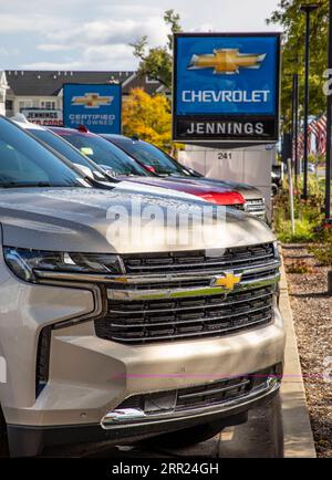 201001 -- CHICAGO, le 1 octobre 2020 -- des véhicules ont été vus chez un concessionnaire Chevrolet dans la banlieue nord de Chicago, Illinois, États-Unis, le 1 octobre 2020. Ventes de véhicules neufs de General Motors Co. GM et Fiat Chrysler automobiles FCA ont chuté de 10 % en glissement annuel au troisième trimestre de cette année, selon les résultats trimestriels des ventes publiés sur les sites Web des constructeurs automobiles. Photo de /Xinhua U.S.-CHICAGO-GM-FIAT CHRYSLER-SALES-3RD QUART DE CHUTE JoelxLerner PUBLICATIONxNOTxINxCHN Banque D'Images