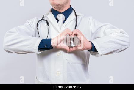 Docteur faisant le geste du coeur avec les mains. Concept d'amour et de médecine, mains de docteur rendant la forme de coeur isolée Banque D'Images