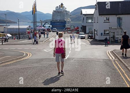 Ullapool, Highland, Écosse, Royaume-Uni. 6 septembre 2023. Brûlant dans les Highlands avec une température de 23 degrés centigrades à l'heure du déjeuner après un départ brumeux. Crédit : Scottishcreative/alamy Live News. Banque D'Images