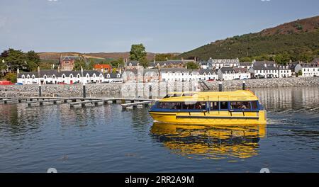 Ullapool, Highland, Écosse, Royaume-Uni. 6 septembre 2023. Brûlant dans les Highlands avec une température de 23 degrés centigrades à l'heure du déjeuner après un départ brumeux. Sur la photo : Shttle Craft pour les passagers du paquebot de croisière Spirit of Adventure. Crédit : Scottishcreative/alamy Live News. Banque D'Images