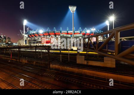 Vue au crépuscule sur la célèbre Skyline de Melbourne et le stade Melbourne Cricket Ground à Melbourne, Victoria, Australie Banque D'Images