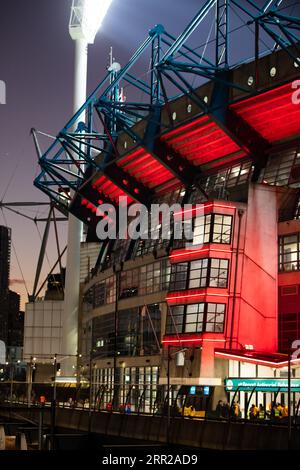 Vue au crépuscule sur la célèbre Skyline de Melbourne et le stade Melbourne Cricket Ground à Melbourne, Victoria, Australie Banque D'Images