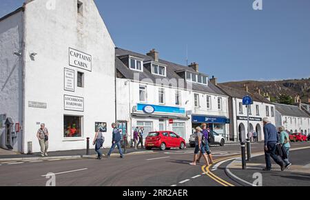 Ullapool, Highland, Écosse, Royaume-Uni. 6 septembre 2023. Brûlant dans les Highlands avec une température de 23 degrés centigrades à l'heure du déjeuner après un départ brumeux. Crédit : Scottishcreative/alamy Live News. Banque D'Images