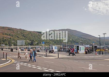 Ullapool, Highland, Écosse, Royaume-Uni. 6 septembre 2023. Brûlant dans les Highlands avec une température de 23 degrés centigrades à l'heure du déjeuner après un départ brumeux. Crédit : Scottishcreative/alamy Live News. Banque D'Images