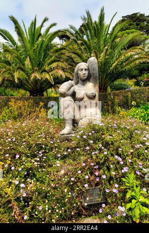 Sculpture de la déesse, Déesse de la Terre Gaia, artiste David Wynne, jardin de l'abbaye de Tresco, Îles Scilly, Cornwall, Angleterre, Royaume-Uni Banque D'Images