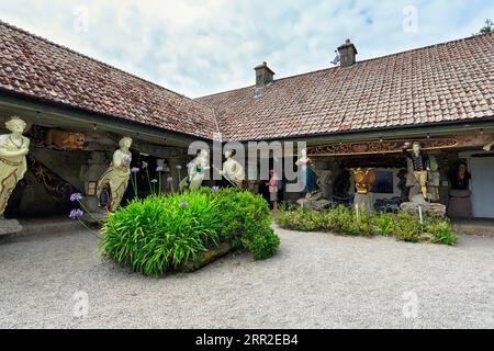 Figures de proue à l'extérieur du musée Valhalla, jardin de l'abbaye de Tresco, îles Scilly, îles Scilly, Cornouailles, Angleterre, Royaume-Uni Banque D'Images