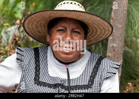 Femme mexicaine avec chapeau, Xochimilco, Mexico, Distrito Federal, Mexique Banque D'Images