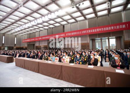 201014 -- SHENZHEN, le 14 octobre 2020 -- Un grand rassemblement est organisé pour célébrer le 40e anniversaire de la création de la zone économique spéciale de Shenzhen à Shenzhen, dans la province du Guangdong du sud de la Chine, le 14 octobre 2020. CHINE-SHENZHEN-GRAND RASSEMBLEMENT-40E ANNIVERSAIRE CN XIEXHUANCHI PUBLICATIONXNOTXINXCHN Banque D'Images