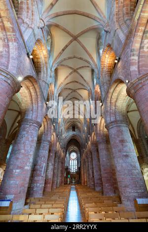 Vue intérieure de la cathédrale St Magnus à Kirkwall, Mainland, Orcades, Écosse, Royaume-Uni. Banque D'Images