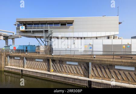 Stand de contrôle de barrage de Cardiff Bay, Cardiff, pays de Galles, Royaume-Uni Banque D'Images