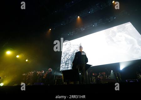 5 septembre 2023, Madrid, Madrid, Espagne : le légendaire groupe argentin 'Los Fabulosos Cadillacs', est vu sur scène, lors d'un concert de leur dernière tournée 'El leÃ³n del ritmo', au WiZink Center, à Madrid (Espagne). Le groupe revient en Espagne en 2023 pour offrir trois spectacles dans les villes de Barcelone, Madrid et Saragosse, récupérant leurs plus grands succès et profitant de l'occasion pour célébrer les trente ans de publication de leur plus grand succès, 'Matador', ce qui en a fait l'un des groupes les plus vendeurs et populaires de son moment. 'Los Fabulosos Cadillacs' est un groupe de ska argentin originaire de Buenos Aires an Banque D'Images