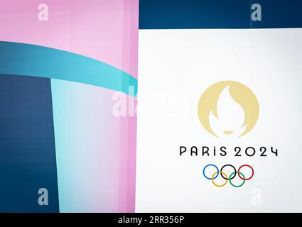 MONTIGNY-LE-BRETONNEUX - logo des Jeux Olympiques de Paris 2024 au Vélodrome de Saint-Quentin-en-Yvelines (Vélodrome National) lors de la tournée des journalistes à l'approche des Jeux Olympiques de Paris 2024. ANP REMKO DE WAAL Banque D'Images