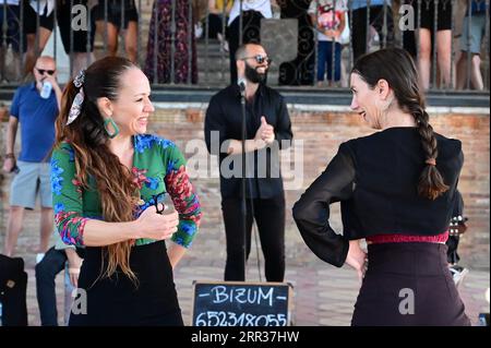 Danse flamenco à la Plaza de Espana à Séville. Banque D'Images