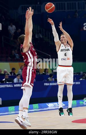 Manille, Philippines. 06 septembre 2023. Basket-ball : coupe du monde, Allemagne - Lettonie, Ko, quarts de finale : l'Allemand Andreas Obst lance le ballon. Crédit : Matthias Stickel/dpa/Alamy Live News Banque D'Images