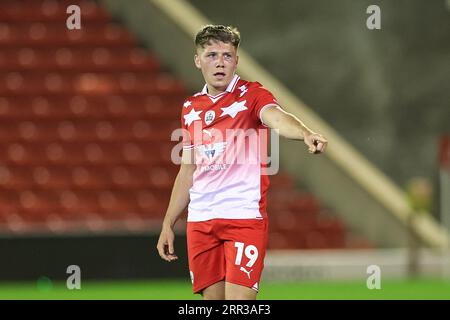 Barnsley, Royaume-Uni. 05 septembre 2023. Aiden Marsh #19 de Barnsley donne des instructions à son équipe lors du match du Trophée EFL Barnsley vs Grimsby Town à Oakwell, Barnsley, Royaume-Uni, le 5 septembre 2023 (photo de Mark Cosgrove/News Images) à Barnsley, Royaume-Uni le 9/5/2023. (Photo de Mark Cosgrove/News Images/Sipa USA) crédit : SIPA USA/Alamy Live News Banque D'Images