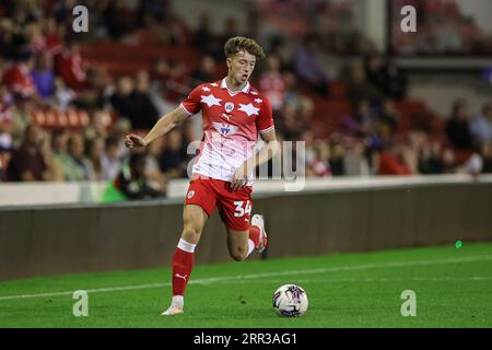 Barnsley, Royaume-Uni. 05 septembre 2023. Daniel Benson #34 de Barnsley rompt avec le ballon lors du match du Trophée EFL Barnsley vs Grimsby Town à Oakwell, Barnsley, Royaume-Uni, le 5 septembre 2023 (photo de Mark Cosgrove/News Images) à Barnsley, Royaume-Uni le 9/5/2023. (Photo de Mark Cosgrove/News Images/Sipa USA) crédit : SIPA USA/Alamy Live News Banque D'Images