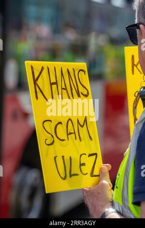 Londres, Royaume-Uni. 06 septembre 2023. Des manifestants de divers groupes se rassemblent aujourd'hui contre la zone à ultra-faible émission (ULEZ) devant les chambres du Parlement à Westminster. Le maire de Londres, Sadiq Khan, qui dans son poste supervise l'introduction et l'extension de l'ULEZ, semble également être la cible de leur protestation.photo de Horst Friedrichs /Alamy Live News Banque D'Images