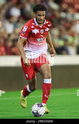 Barnsley, Royaume-Uni. 05 septembre 2023. Kyran Lofthouse #15 de Barnsley rompt avec le ballon lors du match du Trophée EFL Barnsley vs Grimsby Town à Oakwell, Barnsley, Royaume-Uni, le 5 septembre 2023 (photo de Mark Cosgrove/News Images) à Barnsley, Royaume-Uni le 9/5/2023. (Photo de Mark Cosgrove/News Images/Sipa USA) crédit : SIPA USA/Alamy Live News Banque D'Images