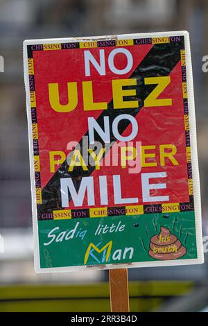 Londres, Royaume-Uni. 06 septembre 2023. Des manifestants de divers groupes se rassemblent aujourd'hui contre la zone à ultra-faible émission (ULEZ) devant les chambres du Parlement à Westminster. Le maire de Londres, Sadiq Khan, qui dans son poste supervise l'introduction et l'extension de l'ULEZ, semble également être la cible de leur protestation.photo de Horst Friedrichs /Alamy Live News Banque D'Images