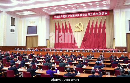 201029 -- PÉKIN, le 29 octobre 2020 -- le Bureau politique du Comité central du PCC du Parti communiste chinois préside la cinquième session plénière du 19e Comité central du PCC à Pékin, capitale de la Chine. La session a eu lieu à Beijing du 26 au 29 octobre 2020. CHINE-BEIJING-19E COMITÉ CENTRAL DU CPC-5E SESSION PLÉNIÈRE CN YINXBOGU PUBLICATIONXNOTXINXCHN Banque D'Images