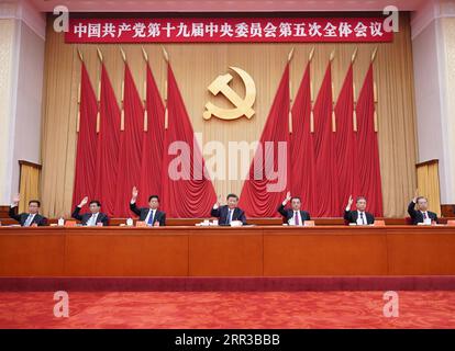 201029 -- PÉKIN, 29 octobre 2020 -- Xi Jinping, Li Keqiang, Li Zhanshu, Wang Yang, Wang Huning, Zhao Leji et Han Zheng participent à la cinquième session plénière du 19e Comité central du Parti communiste chinois PCC à Pékin, capitale de la Chine. La session a eu lieu à Beijing du 26 au 29 octobre 2020. CHINE-BEIJING-19E COMITÉ CENTRAL DU CPC-5E SESSION PLÉNIÈRE CN WANGXYE PUBLICATIONXNOTXINXCHN Banque D'Images