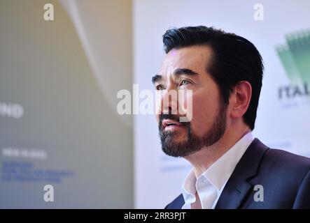 Venise, Italie. 3 septembre 2023. Le chanteur et acteur sino-américain Kris Phillips assiste à une table ronde sur le thème «tendances des genres dans la production cinématographique mondiale» lors du 80e Festival international du film de Venise à Venise, Italie, le 3 septembre 2023. POUR ALLER AVEC 'Interview : l'acteur sino-américain voit une grande opportunité pour les cinéastes chinois crédit : Jin Mamengni/Xinhua/Alamy Live News Banque D'Images