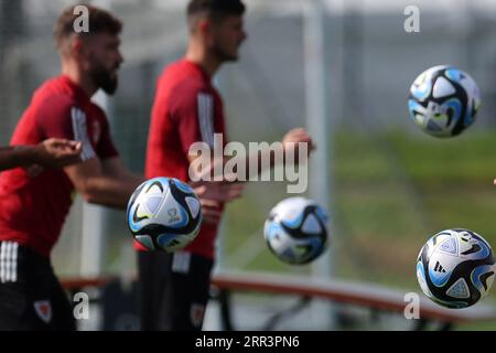 Cardiff, Royaume-Uni. 06 septembre 2023. Des ballons de football sont vus lors de l'entraînement de l'équipe de football du pays de Galles à Hensol, Vale of Glamorgan dans le sud du pays de Galles le mercredi 6 septembre 2023. photo par Andrew Orchard/Andrew Orchard photographie sportive/Alamy Live News crédit : Andrew Orchard photographie sportive/Alamy Live News Banque D'Images