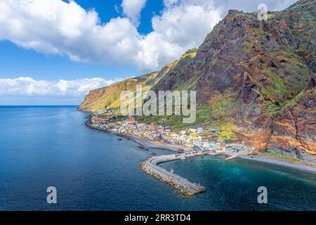 Paysage avec le village de Paul do Mar, île de Madère, Portugal Banque D'Images