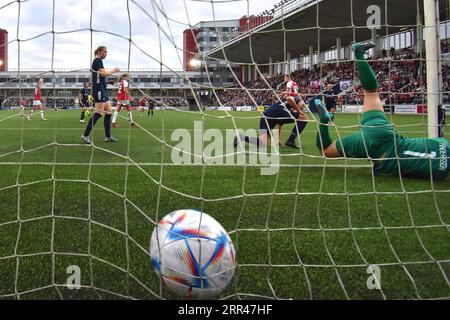 Linkoping, Suède. 06 septembre 2023. Bilborsen Arena, Linkoping, Suède, 6 septembre 2023 : Arsenal FC marque dans le match de qualification de l'UEFA Womens Champions League Ligue Path groupe 3 le 6 septembre 2023 entre Arsenal FC et Linkoping FC Bilborsen Arena à Linkoping, Suède (Peter Sonander/SPP) crédit : SPP Sport Press photo. /Alamy Live News Banque D'Images