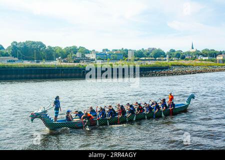 Courses de bateaux-dragons chinois du Rhode Island et festival de Taiwan Day Banque D'Images