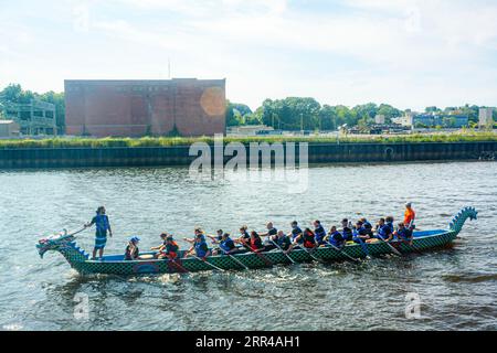 Courses de bateaux-dragons chinois du Rhode Island et festival de Taiwan Day Banque D'Images