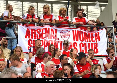 Linkoping, Suède. 06 septembre 2023. Bilborsen Arena, Linkoping, Suède, 6 septembre 2023 : les supporters de l'Arsenal FC sont en avance sur le match de qualification de l'UEFA Womens Champions League Path group 3 le 6 septembre 2023 entre Arsenal FC et Linkoping FC à Bilborsen Arena à Linkoping, Suède (Peter Sonander/SPP) crédit : SPP Sport Press photo. /Alamy Live News Banque D'Images