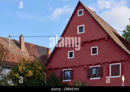 Bâtiments historiques de la célèbre vieille ville de Freiberg am Neckar. Tour de l'horloge de l'Allemagne de l'ancien hôtel de ville. Maisons à colombages colorées dans le med historique Banque D'Images