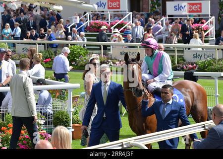 Cheval Nostrum et jockey Ryan Moore Banque D'Images