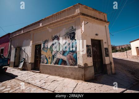 Humahuaca, Argentine : 2023 juin 8 : rues de la ville touristique de Humahuaca dans la province de Jujuy en Argentine, le 8 juin 2023. Banque D'Images