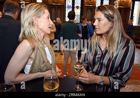 Bruxelles, Belgique. 06 septembre 2023. Le sélectionneur belge Evi Van Acker (à droite) photographié lors d'un dîner de gala avant l'épreuve d'athlétisme Memorial Van Damme à Bruxelles, le mercredi 06 septembre 2023. La 47e édition du meeting Allianz Memorial Van Damme Diamond League aura lieu le 8 septembre 2O23. BELGA PHOTO ERIC LALMAND crédit : Belga News Agency/Alamy Live News Banque D'Images