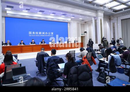 201231 -- BEIJING, le 31 décembre 2020 -- Une conférence de presse est organisée par le mécanisme conjoint de prévention et de contrôle du COVID-19 du Conseil d'État à Beijing, capitale de la Chine, le 31 décembre 2020. La Chine a annoncé jeudi qu’elle avait accordé une autorisation de mise sur le marché conditionnelle pour son premier vaccin COVID-19 auto-développé. CHINE-PÉKIN-COVID-19-VACCIN-CONFÉRENCE DE PRESSE CN ZHANGXYUWEI PUBLICATIONXNOTXINXCHN Banque D'Images