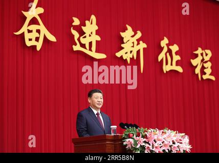 201231 -- PÉKIN, le 31 décembre 2020 -- le président chinois Xi Jinping, également secrétaire général du Comité central du Parti communiste chinois et président de la Commission militaire centrale, prononce un discours important lors du rassemblement du nouvel an organisé par le Comité national de la Conférence consultative politique du peuple chinois CPPCC à Beijing, capitale de la Chine, le 31 décembre 2020. CHINE-PÉKIN-CPPCC-NOUVEL AN RASSEMBLEMENT CN JUXPENG PUBLICATIONXNOTXINXCHN Banque D'Images