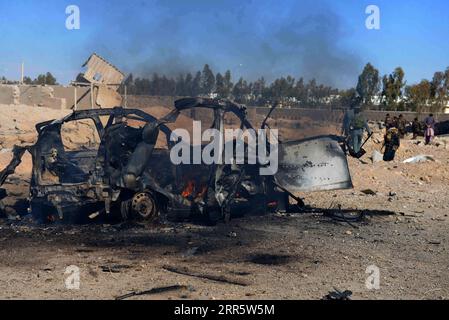 210116 -- KANDAHAR, le 16 janvier 2021 -- une photo prise le 16 janvier 2021 montre un véhicule endommagé sur le site de l'explosion d'une voiture piégée dans le district de Daman, dans la province de Kandahar, en Afghanistan. Photo de /Xinhua AFGHANISTAN-KANDAHAR-VOITURE PIÉGÉE SanaulahxSeiam PUBLICATIONxNOTxINxCHN Banque D'Images