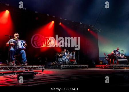 Edimbourg, Royaume-Uni. 06 septembre 2023. Peat et Diesel se produisent en direct au Edge Festival au Lilliardsedge Holiday Park & Golf course, le dimanche 3 septembre 2023 crédit : Alan Rennie/Alamy Live News Banque D'Images