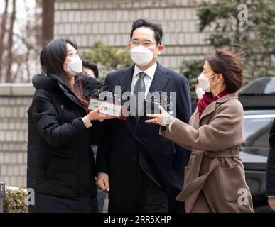 210118 -- SÉOUL, le 18 janvier 2021 -- Lee Jae-yong C, vice-président de Samsung Electronics, arrive à la haute Cour de Séoul, en Corée du Sud, le 18 janvier 2021. La haute Cour de Séoul a condamné Lee, un héritier apparent du plus grand conglomérat familial sud-coréen Samsung Group, à deux ans et demi de prison pour corruption, y compris corruption. Photo de /Xinhua SOUTH KOREA-SEOUL-SAMSUNG-LEE JAE-YONG-SENTENCE LeexSang-ho PUBLICATIONxNOTxINxCHN Banque D'Images