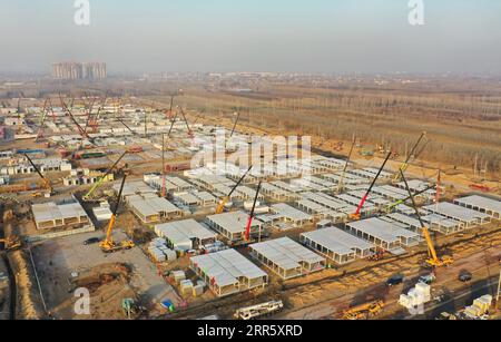 210118 -- SHIJIAZHUANG, 18 janvier 2021 -- une photo aérienne prise le 18 janvier 2021 montre le centre de quarantaine COVID-19 de l'appartement de Huangzhuang en construction à Shijiazhuang, dans la province du Hebei du nord de la Chine. La construction des structures principales du centre de quarantaine COVID-19 de l’appartement Huangzhuang à Shijiazhuang touche à sa fin Avec une superficie totale de 34 hectares, l’installation hébergera des contacts étroits ou des contacts étroits secondaires de cas confirmés de COVID-19. CHINE-HEBEI-SHIJIAZHUANG-COVID-19-CENTRE DE QUARANTAINE-CONSTRUCTION CN YANGXSHIYAO PUBLICATIONXNOTXINXCHN Banque D'Images