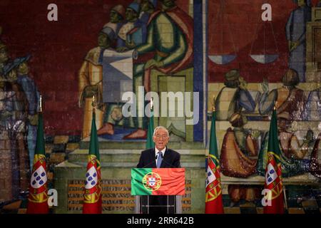 210125 -- LISBONNE, le 25 janvier 2021 -- Marcelo Rebelo de Sousa s'adresse à la nation après avoir remporté l'élection présidentielle portugaise à Lisbonne, Portugal, le 24 janvier 2021. Le président portugais sortant Marcelo Rebelo de Sousa a été réélu lors de l élection présidentielle de dimanche, résultats partiels ont montré. Un autre mandat de cinq ans de Rebelo de Sousa débutera le 9 mars 2021. Photo de /Xinhua PORTUGAL-LISBONNE-PRÉSIDENT RÉÉLU PedroxFiuza PUBLICATIONxNOTxINxCHN Banque D'Images